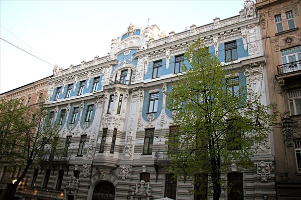 396-Элизабетес, 10В